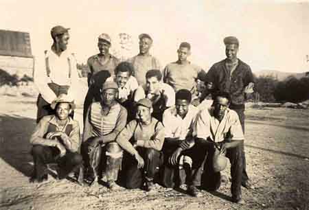 UNE ÉQUIPE DE BASEBALL DE VICTORIA
