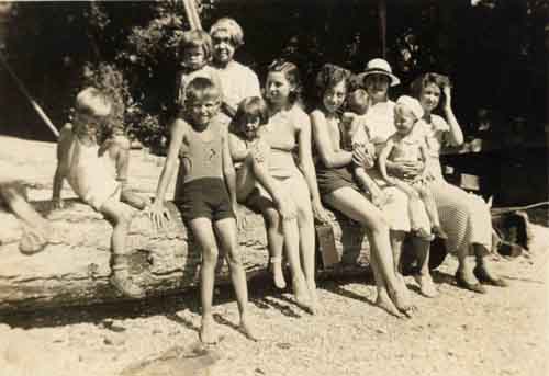 Family picnic at 215 Morningside Road