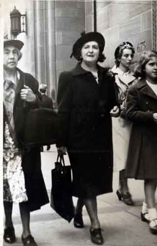 Clara (Trage) Maxwell and Susan (Williams) Morten,  and Thelma, daughter of Susan.