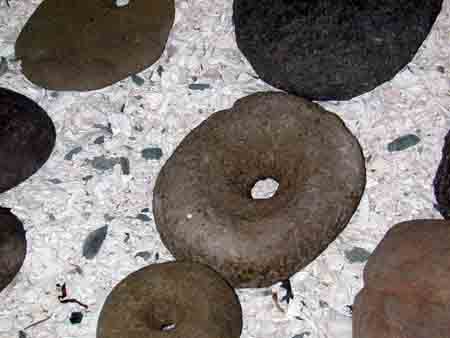 Pierres de lest pour filets de p&ecirc;che.