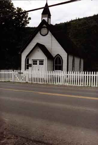 L'Église Unie de Burgoyne Bay après les restaurations des dégâts causés par l'incendie criminel du 23 août 1997