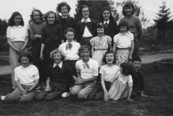 Les amis invités à la célébration de l'anniversaire de Darlene Akerman.