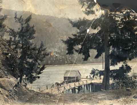 L'embarcadère de Burgoyne et Burgoyne Bay en arrière.