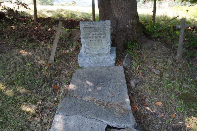 image of gravestone